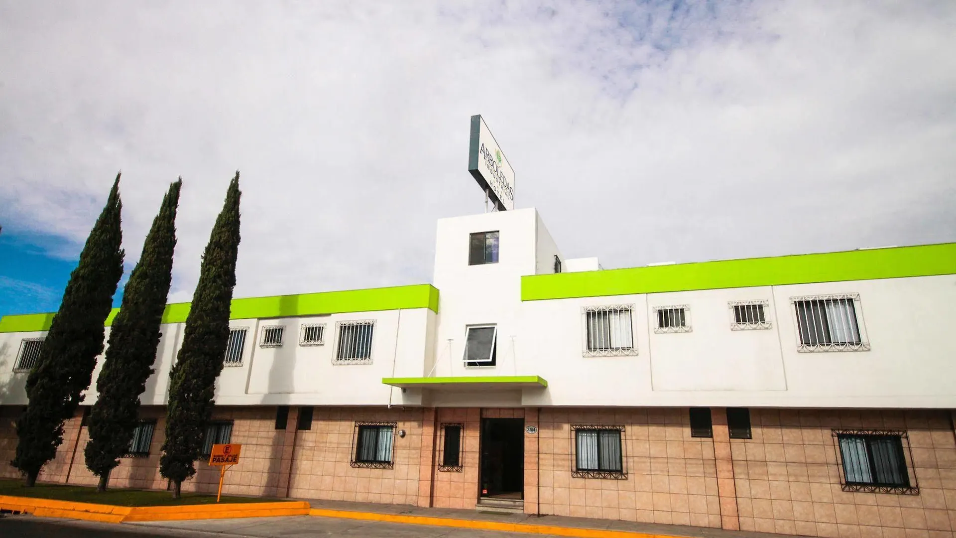 Hotel Arboledas Industrial Guadalajara 3*,
